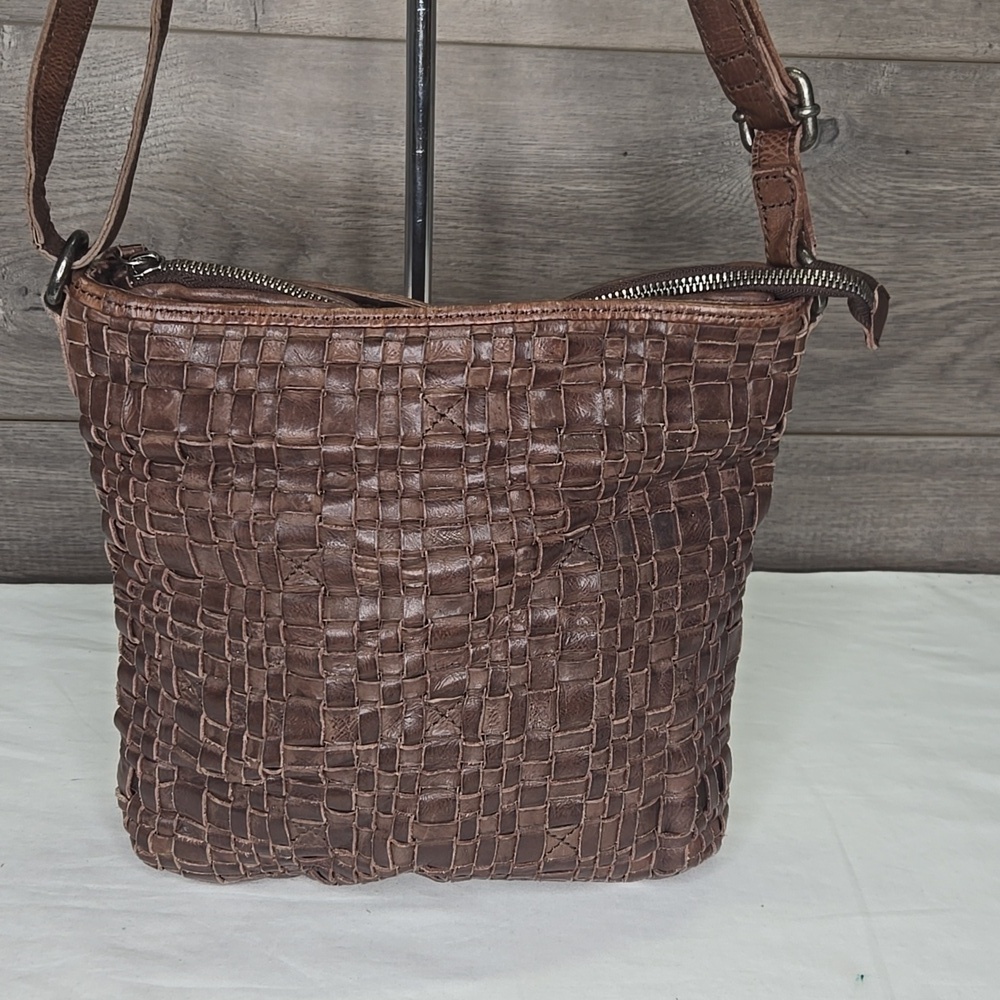 Vilenca Holland Brown Woven Shoulder Bag - Picture 3 of 8
